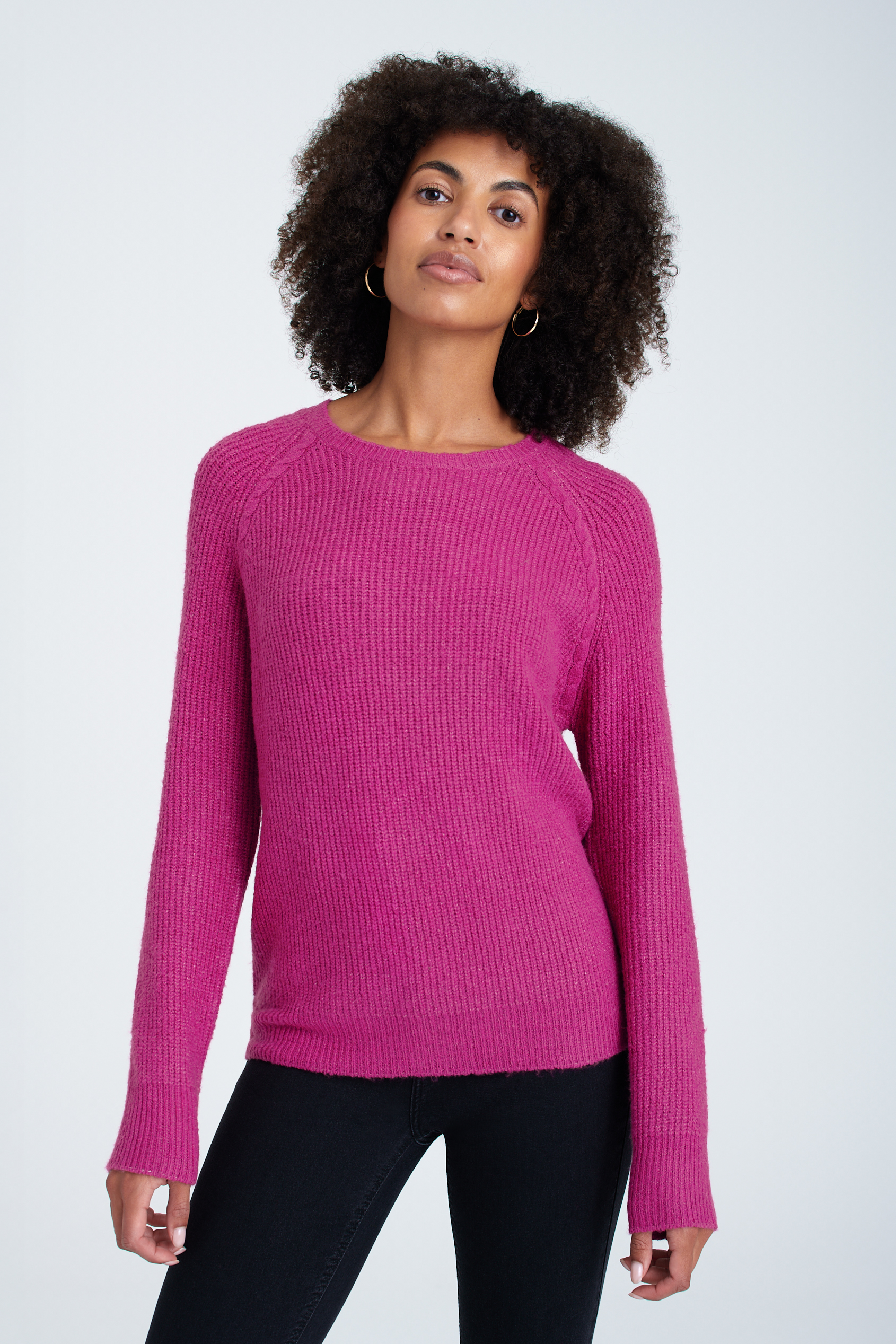 Dopasowany sweter w kolorze fuksji, półokrągły dekolt
