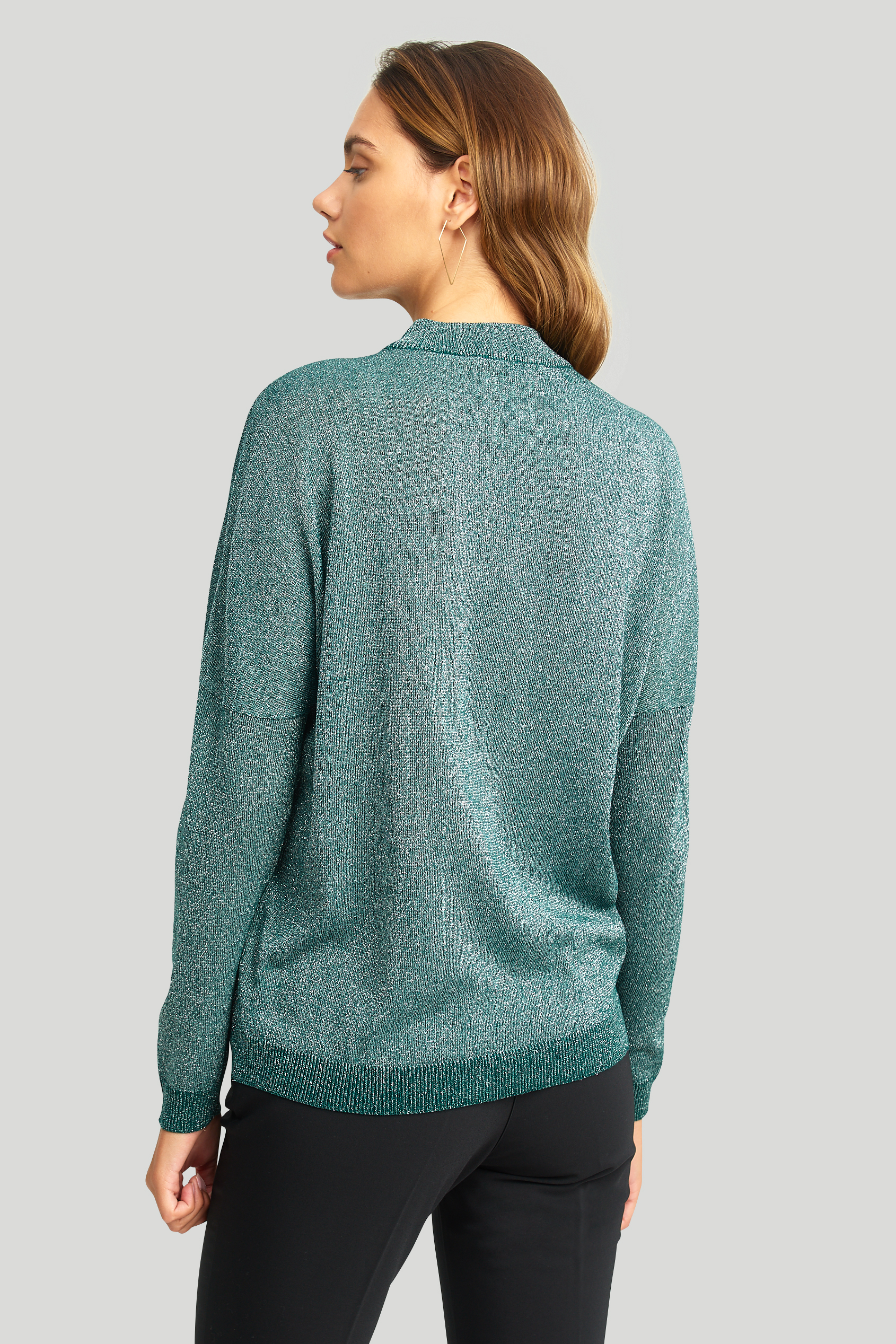 Elegancki sweter z połyskującą nitką