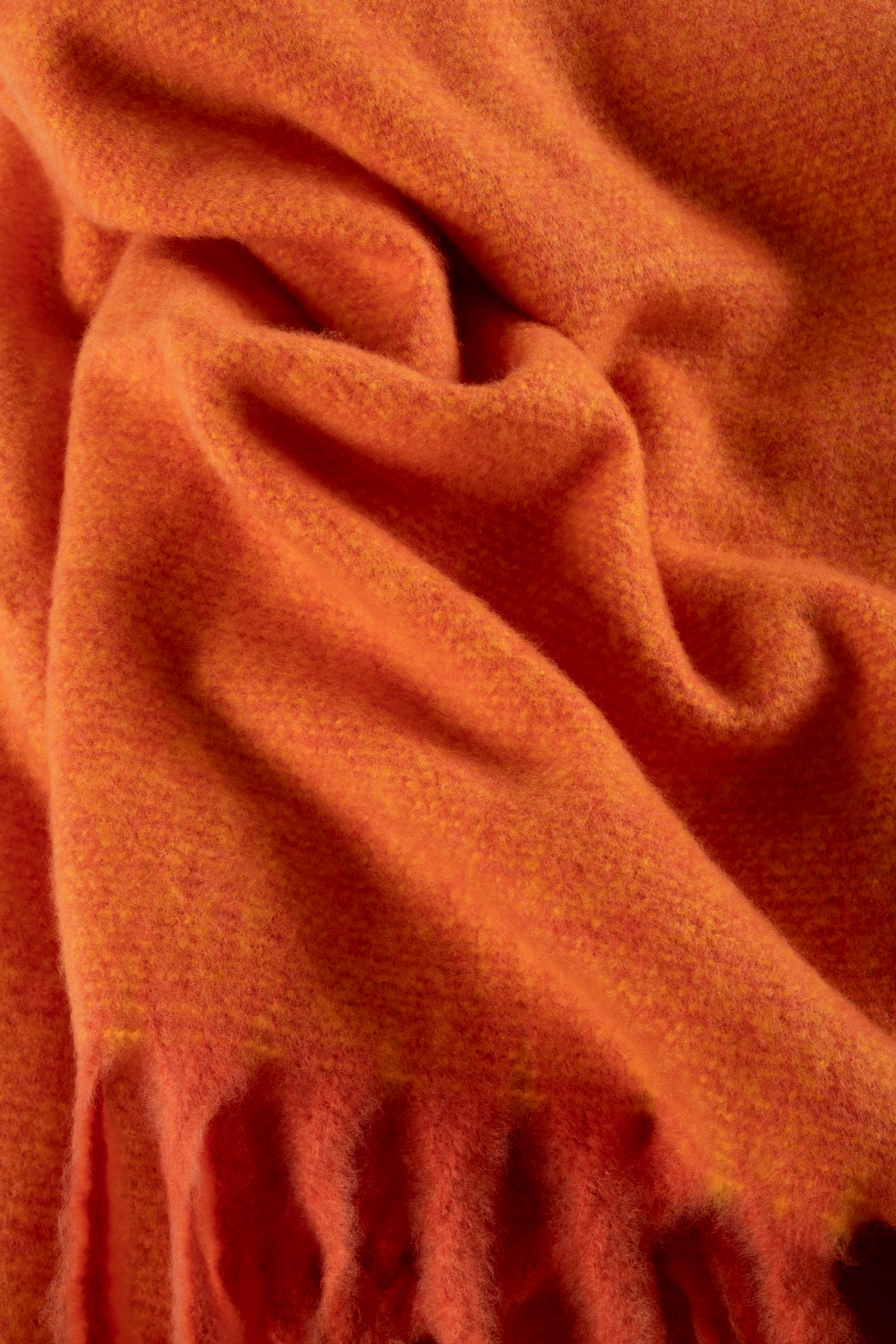 Stylowy szalik w pomarańczowym kolorze