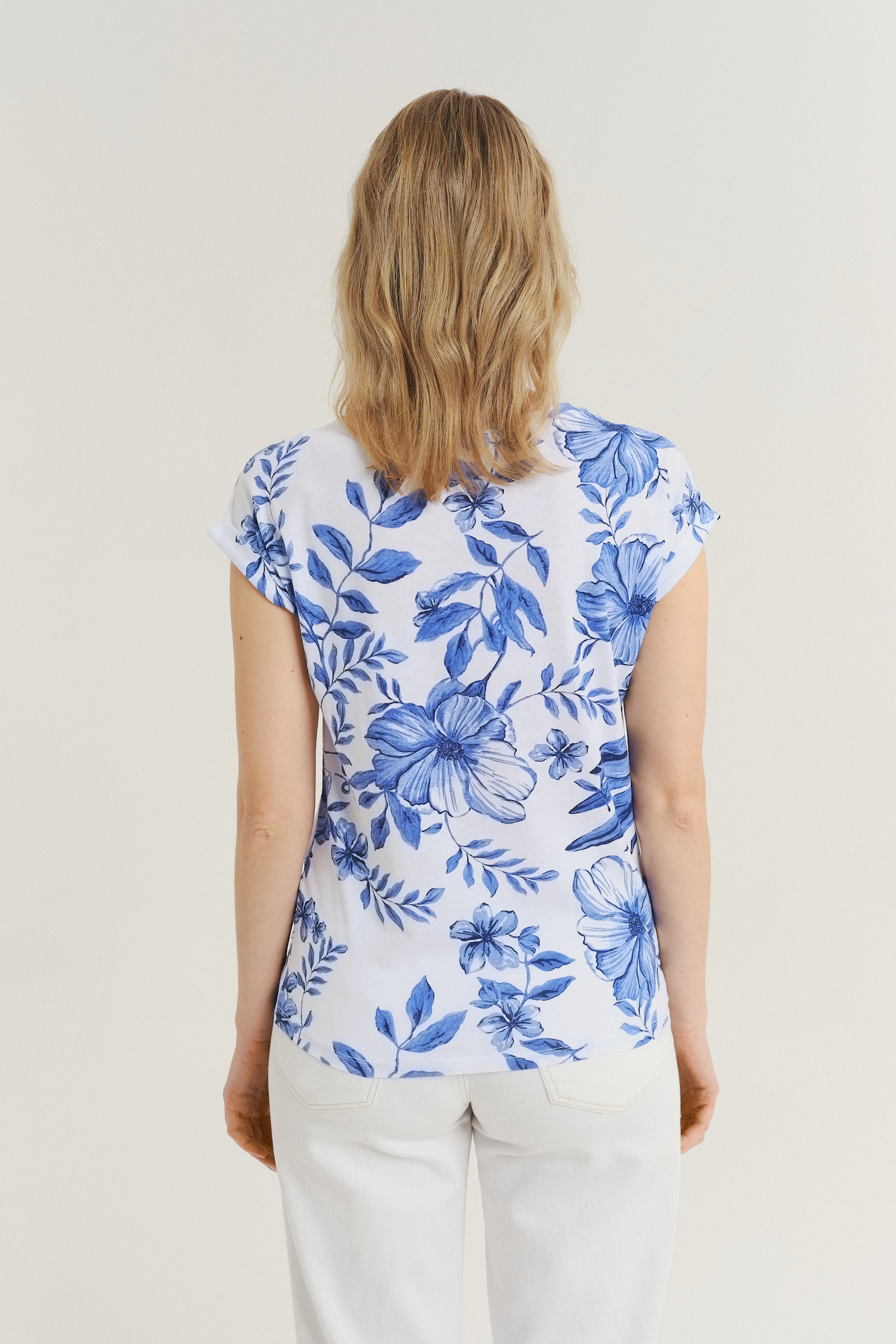 Stylowy top w niebieskie kwiaty