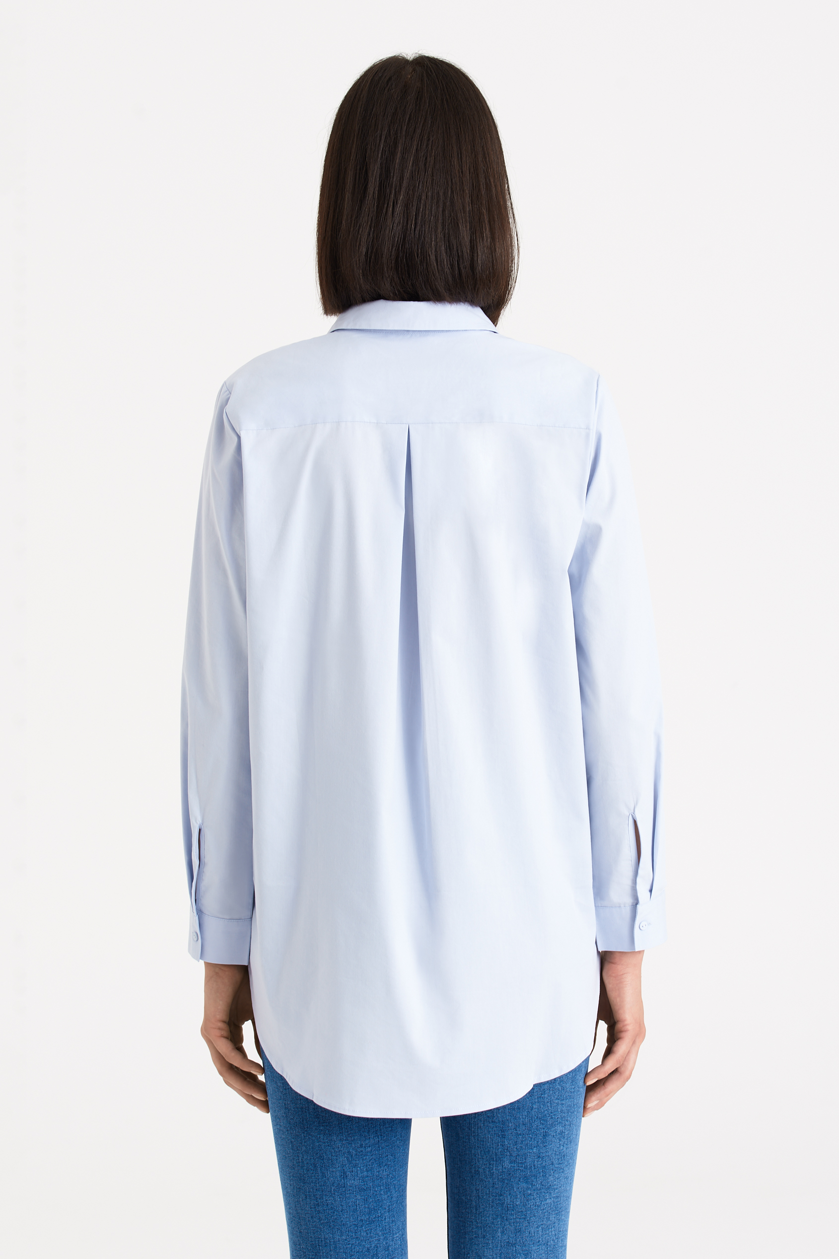 Klasyczna, jasnoniebieska tunika koszulowa