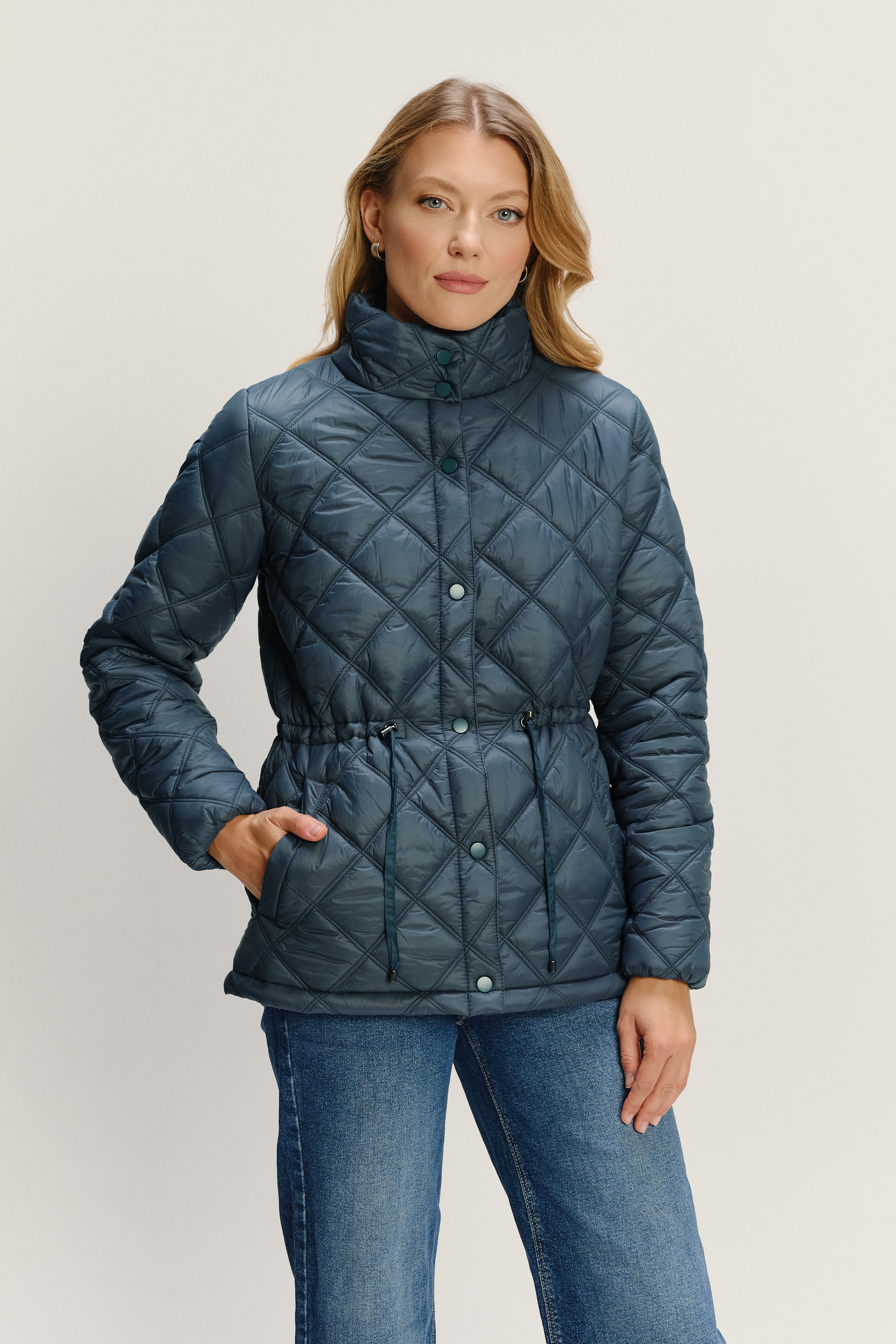 Turkusowa pikowana kurtka z wysokim kołnierzem