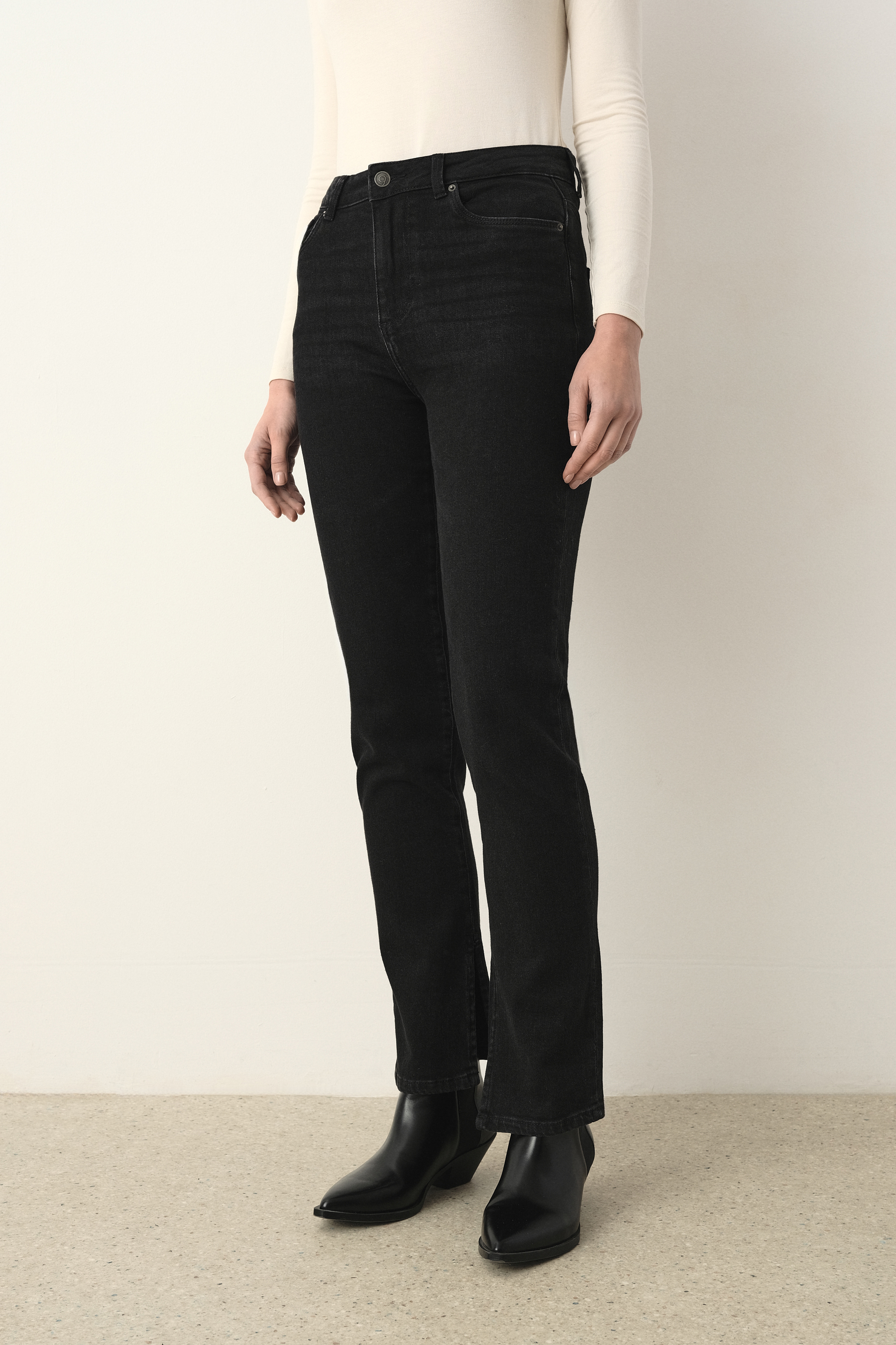 Uniwersalne czarne jeansy